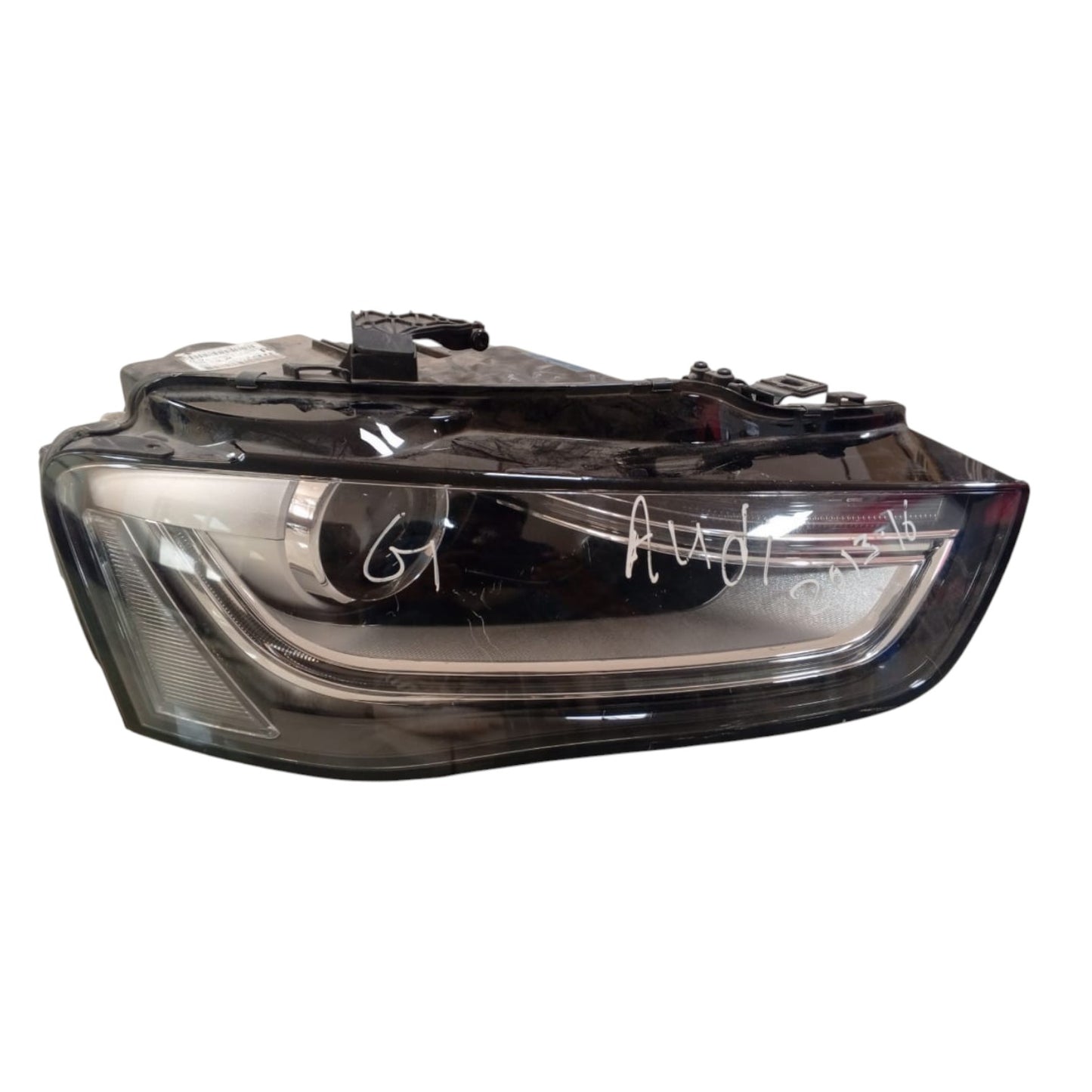 AUDI A4 B8 Right Headlight Xenon 8K0941006D (2013-2016)