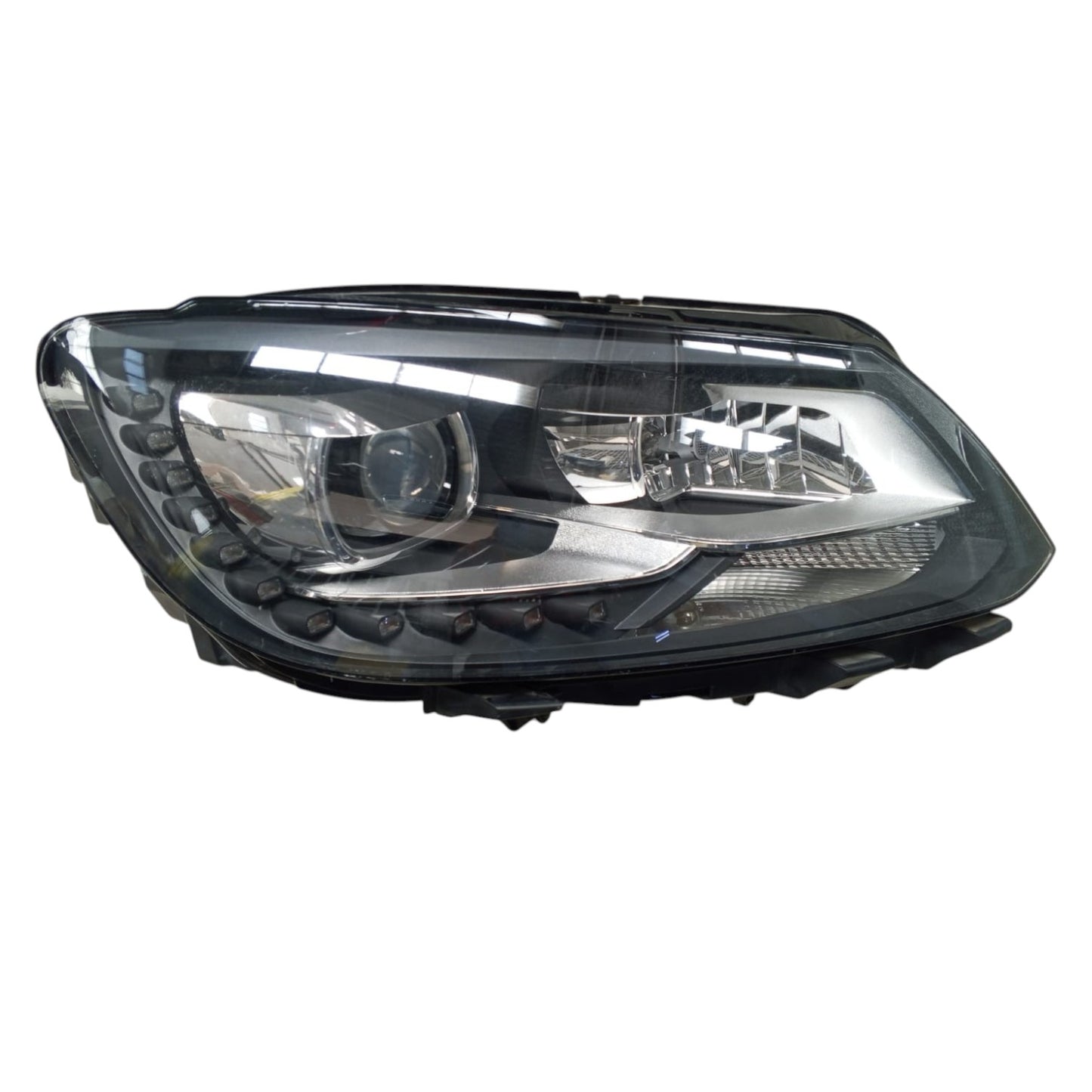 VW Touran RHS Headlight 1T2941752H (2013)